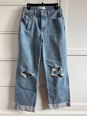 NWOT Abercrombie & Fitch Curve Love High Rise 90s Relaxed Cuffed Hem Jeans